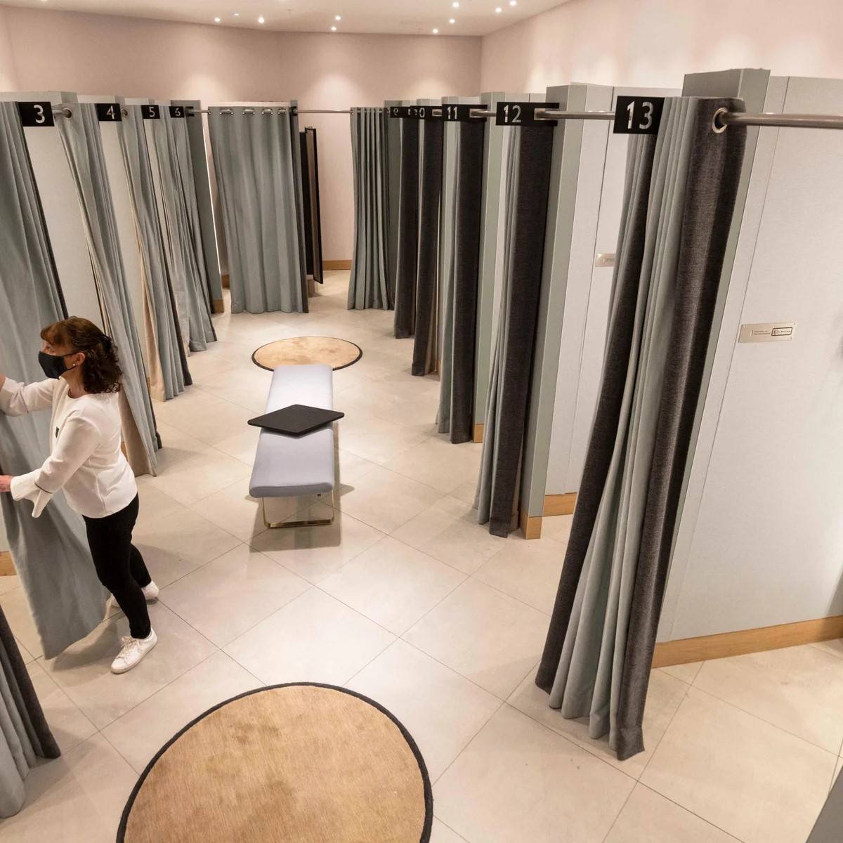 Traditional fitting room in-store 